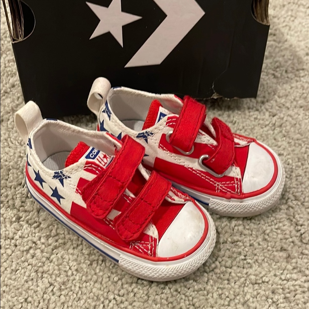 Converse Kids Red Star Sneakers Size 4